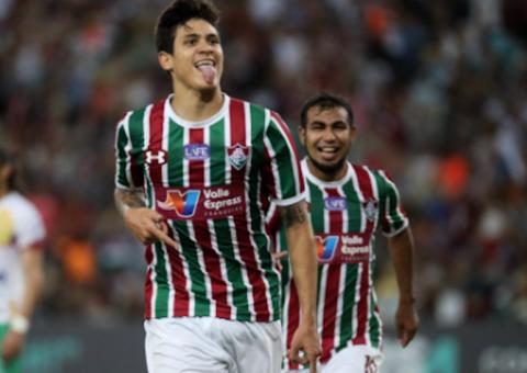 Fluminense bate Chape no Maracanã e assume liderança do Brasileirão