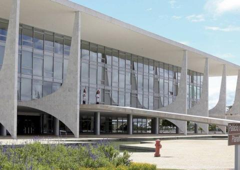 Ministros se reúnem no Planalto para discutir condução de crise dos caminhoneiros