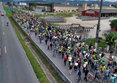 Brasileiros vão às ruas em apoio a Greve dos Caminhoneiros