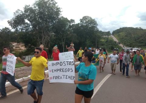 Moradores de Presidente Figueiredo fazem ato em apoio aos caminhoneiros