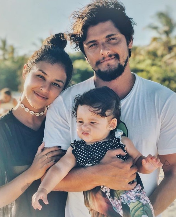 Após idas e vindas, Bruno Gissoni e Yanna Lavigne se casam de surpresa