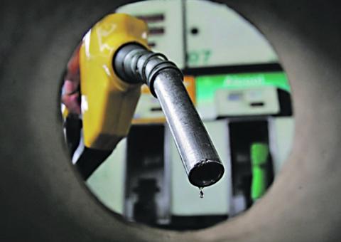 Petrobras reduz preço da gasolina em 2,8% nas refinarias