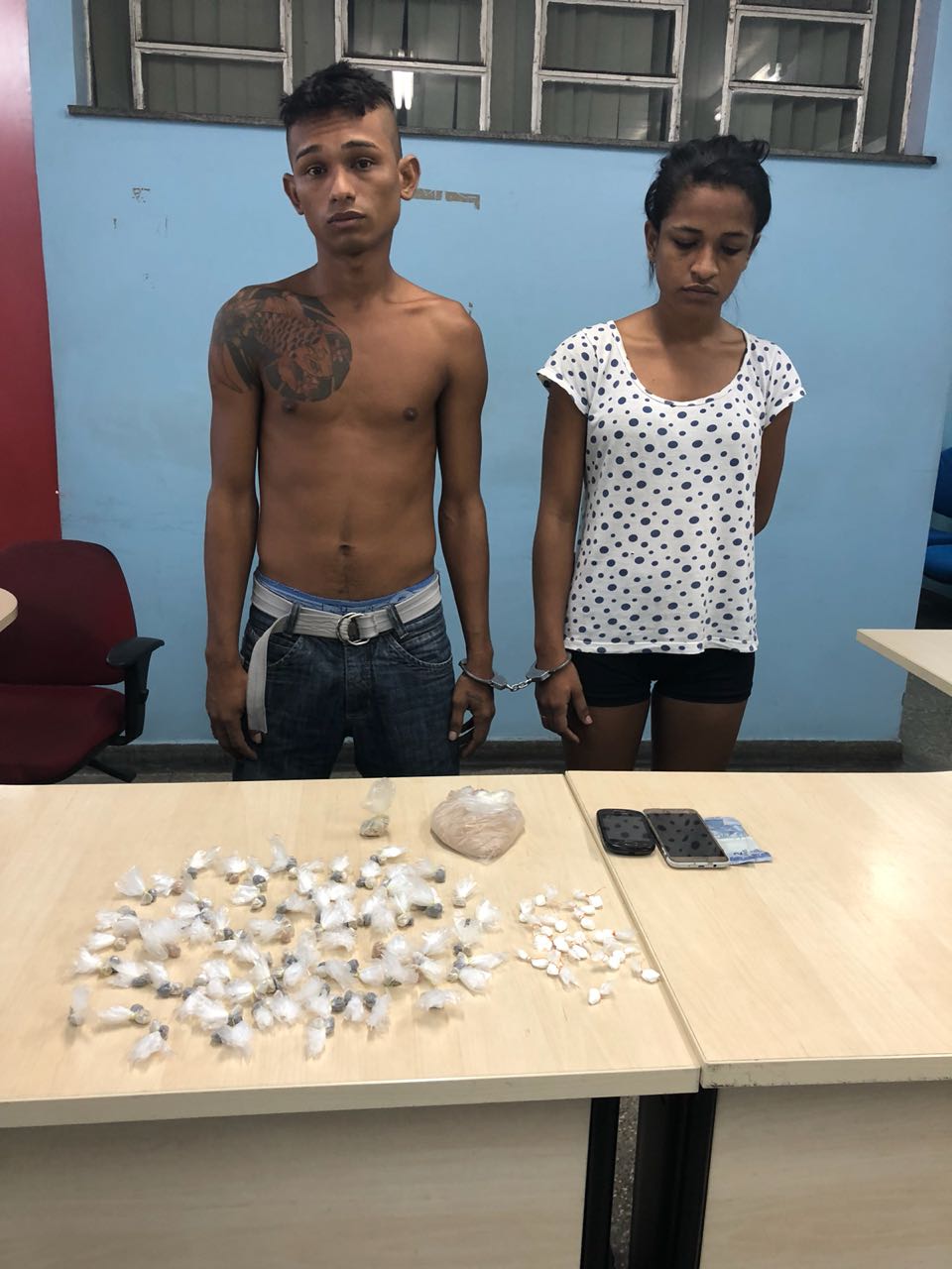 No ninho de amor, casal é preso suspeito de distribuir drogas em Manaus