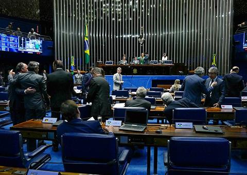 Senado aprova urgência para projeto que isenta diesel de PIS/Cofins