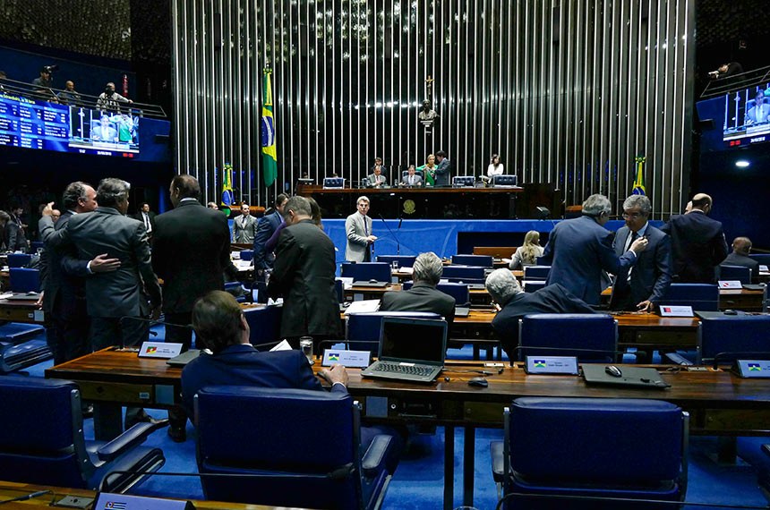 Senado aprova urgência para projeto que isenta diesel de PIS/Cofins
