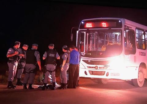 Assaltante é agredido por populares após roubo a ônibus em Manaus