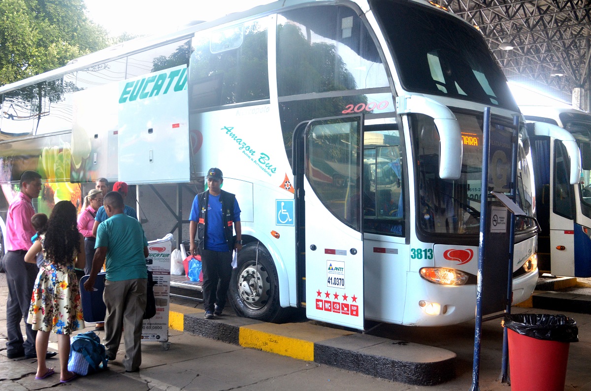 Ônibus para o interior do Amazonas voltam a circular com 100% da frota nesta quarta