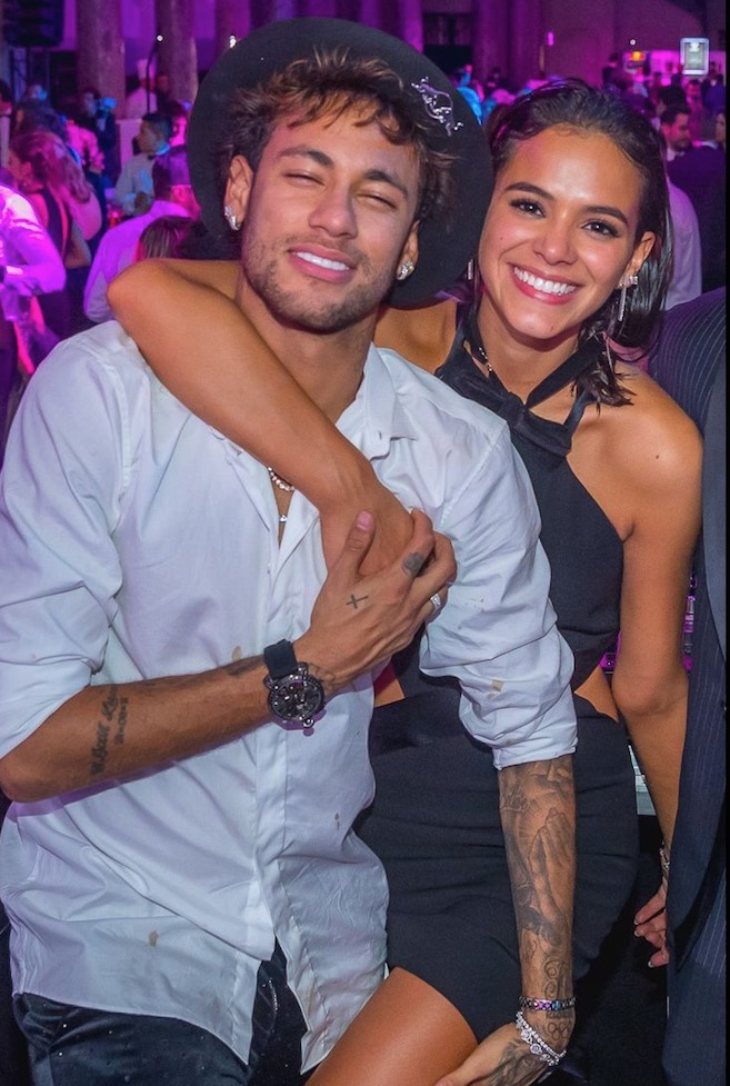 Após atrasos, Bruna Marquezine pede folga para acompanhar Neymar na Rússia