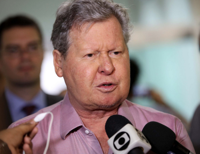 Prefeito dá 24 horas para fim da greve de ônibus ou multa Sinetram e Rodoviários