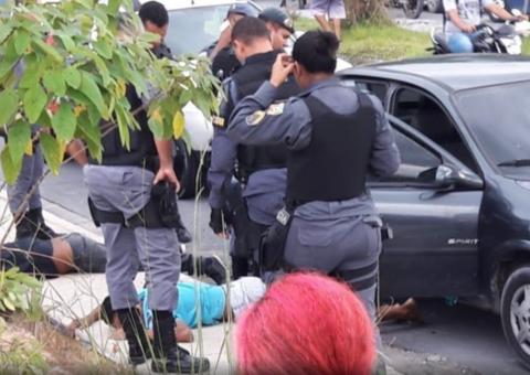 Troca de tiros com a polícia termina com suspeitos de assalto baleados em Manaus