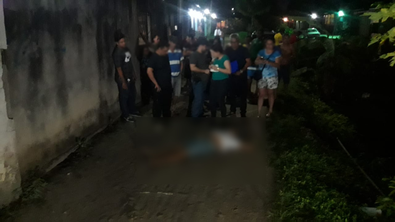 Homem é morto com 2 tiros na cabeça em beco de Manaus