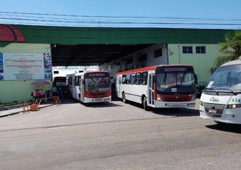Empresas de ônibus recebem currículos para vagas de cobrador e motorista em Manaus