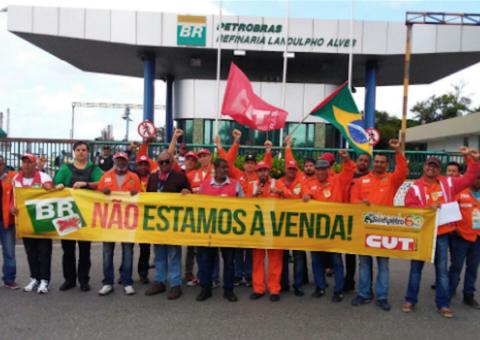 TST aumenta multa a petroleiros que mantêm paralisação 