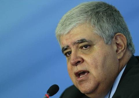 Litro do diesel estará R$ 0,46 mais barato nas refinarias a partir de sexta, diz ministro