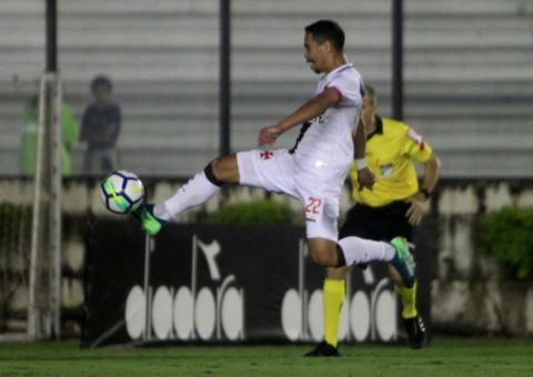 Com gol de Pikachu, Vasco supera lanterna Paraná e reage no Brasileirão
