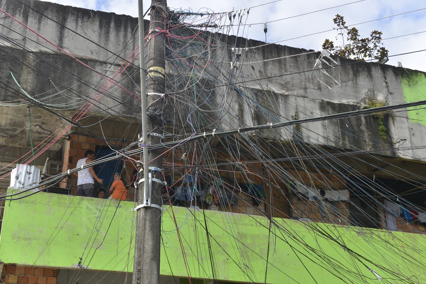 Governo determina instalação de equipe para avaliar situação de prédio abandonado em Manaus