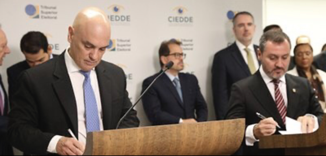 TSE assina parceria com AGU e PF para combater fake news nas Eleições 2024