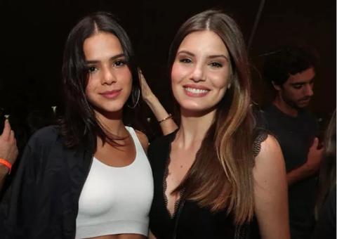 Camila Queiroz manda mensagem em apoio a Bruna Marquezine