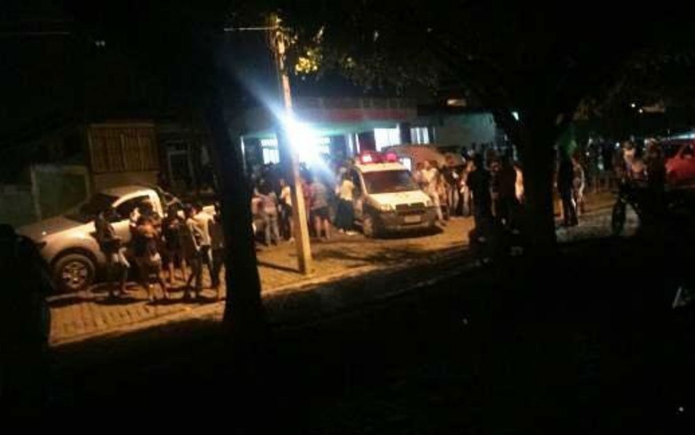 Carro desgovernado atropela mais de 20 fiéis em procissão