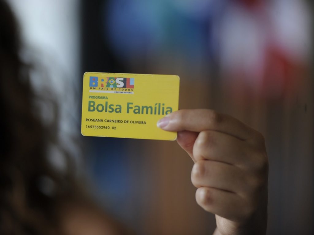 Governo reajusta Bolsa Família em 5,67%