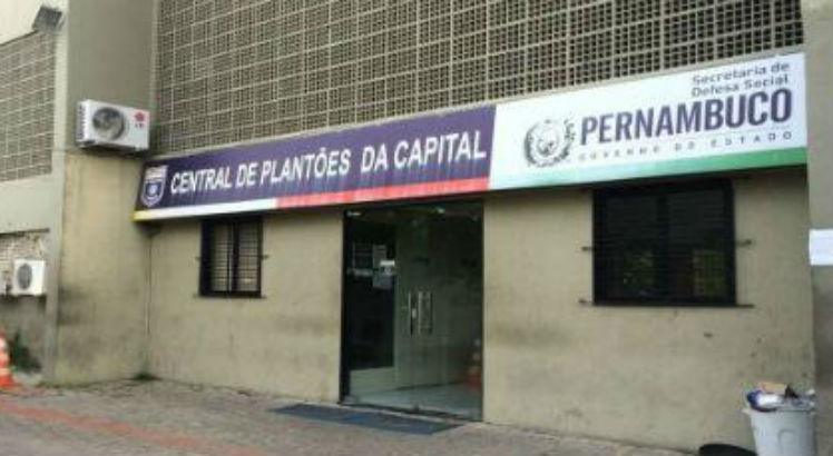 Homem esfaqueia desafeto e faz idosa de 103 anos refém 