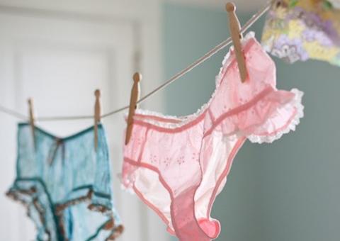 Lavar calcinha no chuveiro causa candidíase. Saiba mais