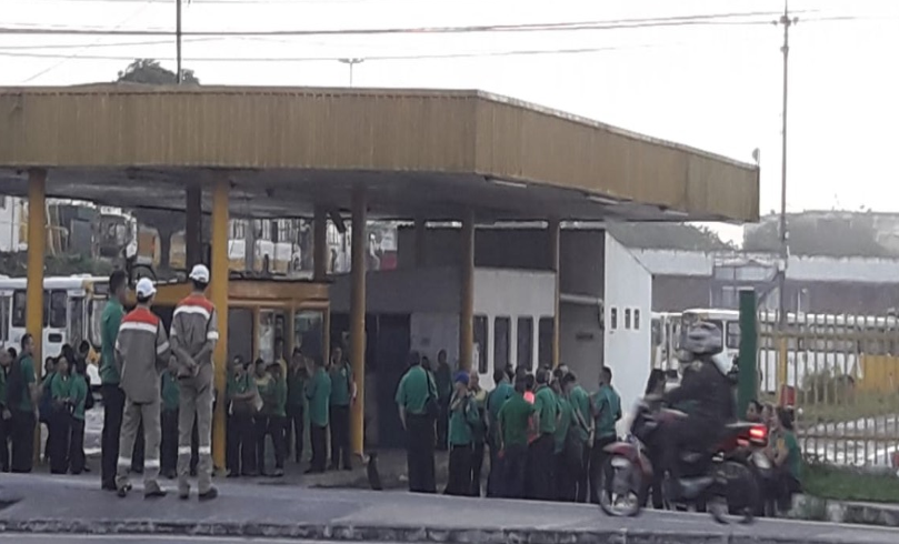Sem acordo com Sinetram, sindicato mantém greve de ônibus em Manaus