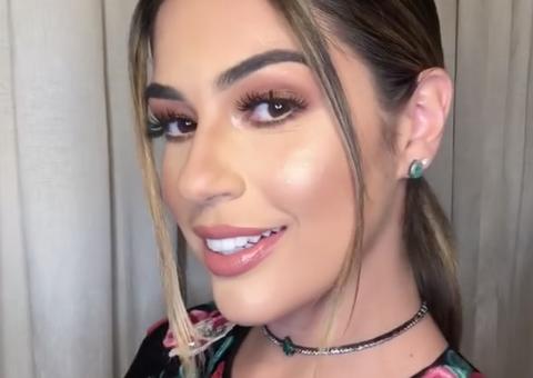 Vivian Amorim surge irreconhecível e dá cantada em atrizes da Globo