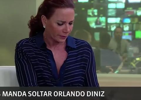 Jornalista da GloboNews se desespera enquanto celular toca ao vivo  