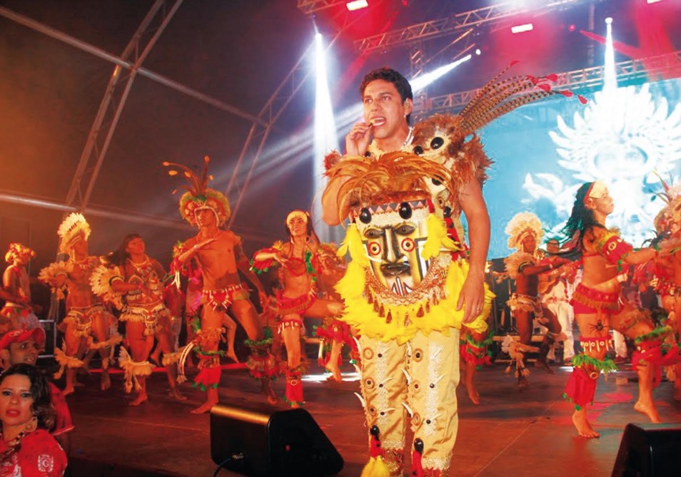 Boi bumbás se apresentam em shopping de Manaus 