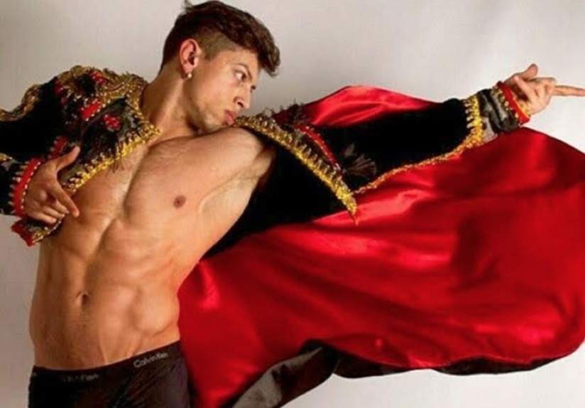 Uma noite de fetiches e música eletrônica na Tropical Vibe