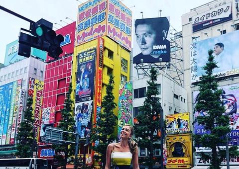 De férias, Grazi Massafera viaja para o Japão com família do namorado; veja fotos