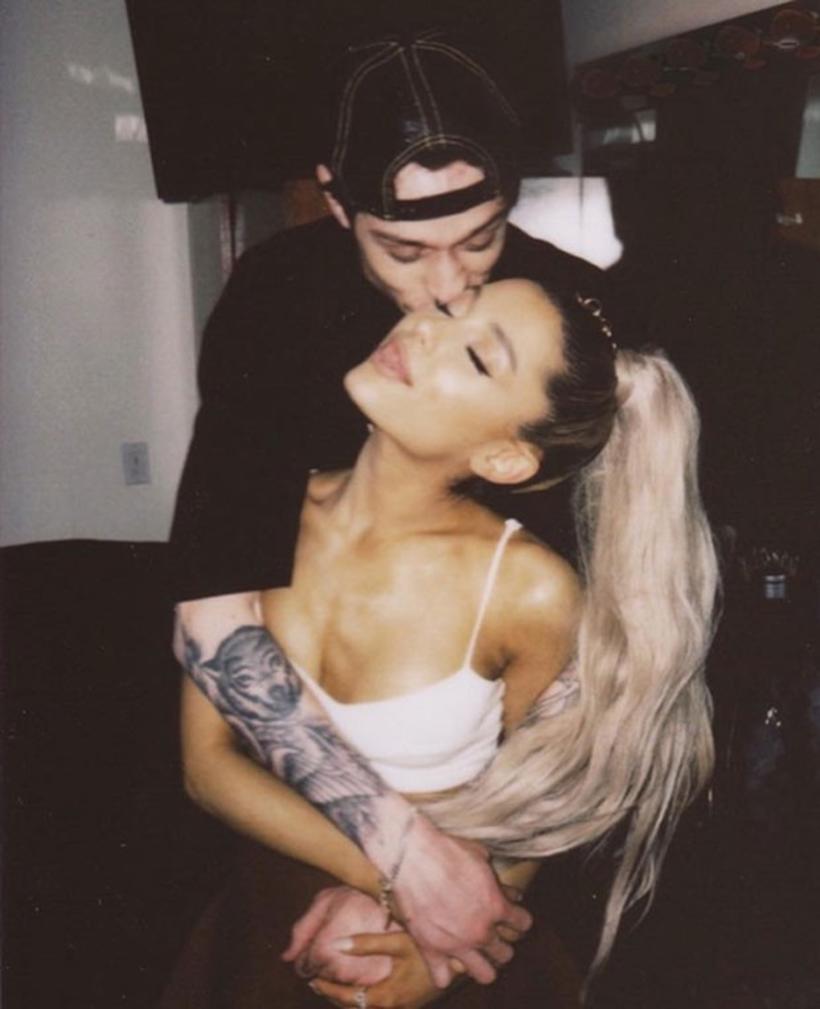 Três dias após assumir romance, namorado faz 2 tatuagens em homenagem a Ariana Grande