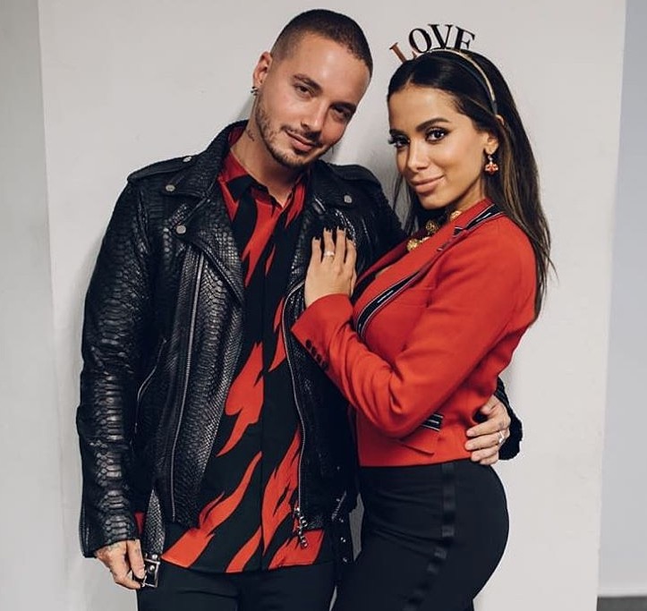 Anitta arrasa em premiação no México e recebe prêmio de hit do ano com J Balvin