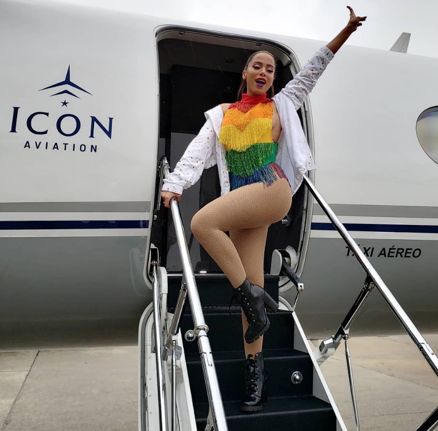  Anitta arrasta milhões em Parada LGBT de São Paulo; veja os melhores momentos