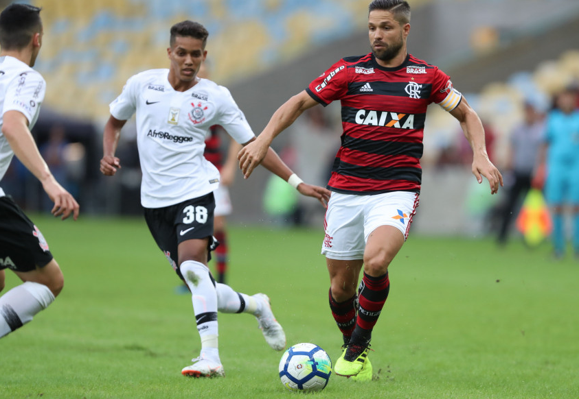 Em tarde de Diego e Vizeu, Flamengo derrota o Corinthians
