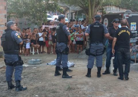 Em campo de futebol, homem é executado com 3 tiros em Manaus