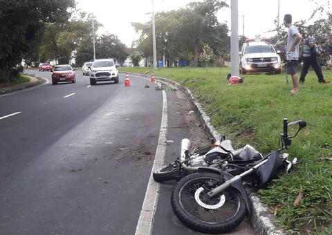 Homem morre e mulher fica gravemente ferida em acidente na av. do Turismo