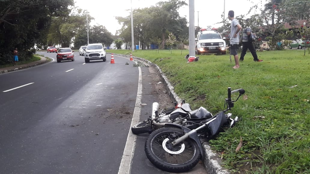 Homem morre e mulher fica gravemente ferida em acidente na av. do Turismo