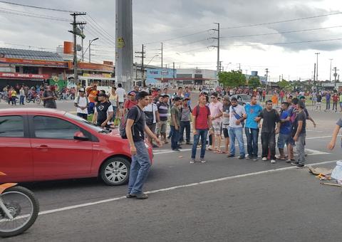 Em meio a caos, manifestantes desafiam polícia e bloqueiam Bola do Produtor em Manaus