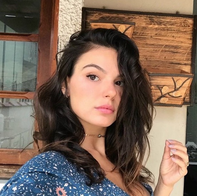 Às vésperas do casamento, Isis Valverde tem foto íntima vazada