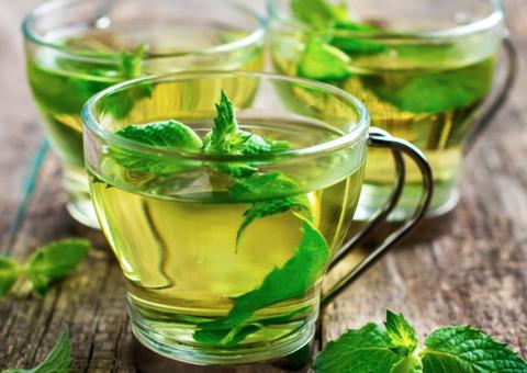 3 chás que aliviam a dor de estômago mais rápido