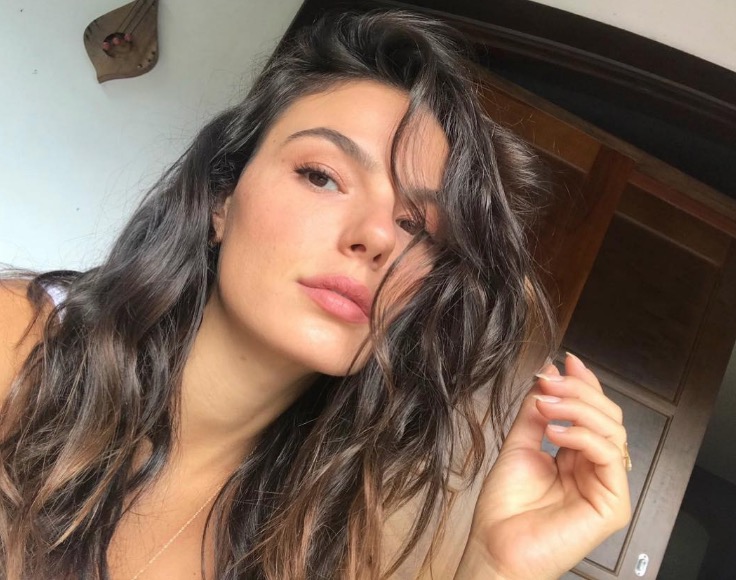 Isis Valverde se pronuncia após ter foto íntima vazada