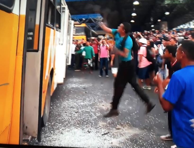 Fim da greve: Rodoviários e Sinetram fecham acordo após depredação de ônibus em Manaus