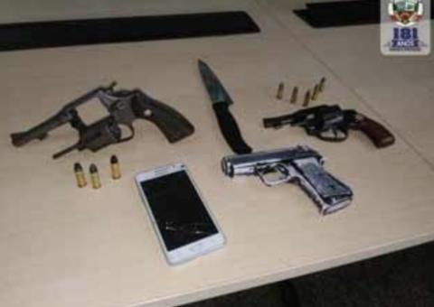 Dupla armada é presa suspeita de ‘fazer a limpa’ em loja durante assalto em Manaus