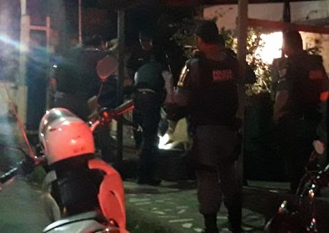 Jovem é executada com 16 tiros na frente de amigos em Manaus
