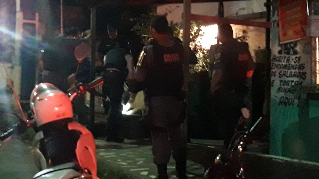 Jovem é executada com 16 tiros na frente de amigos em Manaus