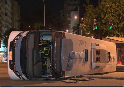 Acidente entre ônibus deixa nove feridos no Rio de Janeiro