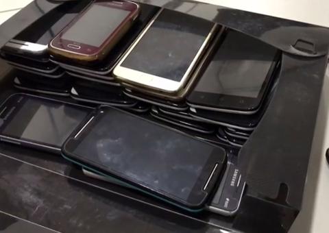 Professora é flagrada com 31 celulares em presídio 