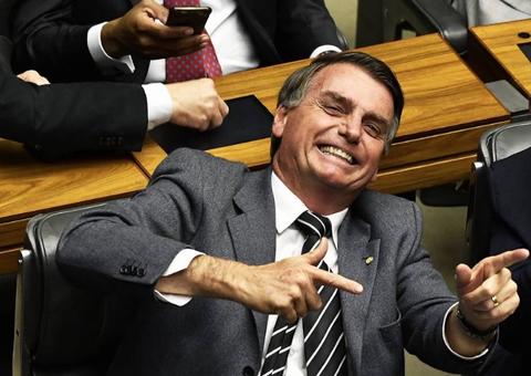 Bolsonaro lidera com folga corrida presidencial sem Lula, aponta pesquisa